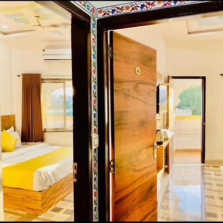 Vallabhgarh A Lake Facing Balcony Udaipur Luaran gambar