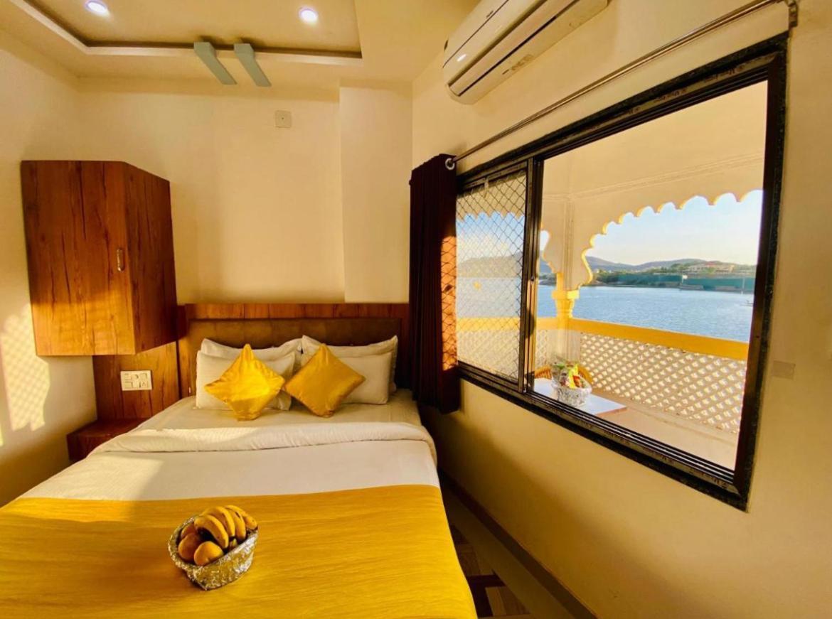 Vallabhgarh A Lake Facing Balcony Udaipur Luaran gambar