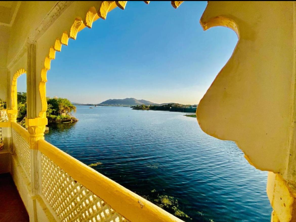 Vallabhgarh A Lake Facing Balcony Udaipur Luaran gambar