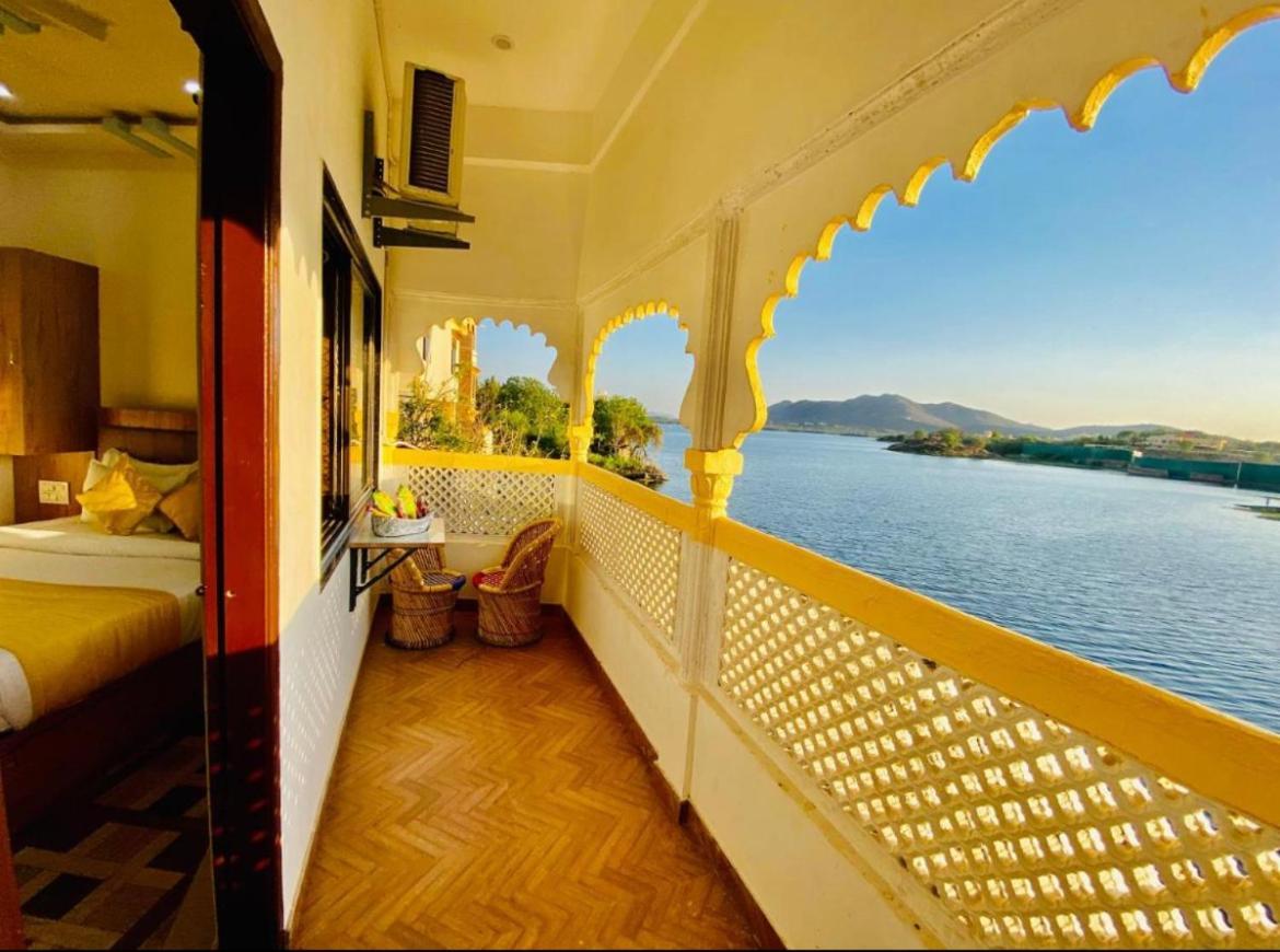 Vallabhgarh A Lake Facing Balcony Udaipur Luaran gambar