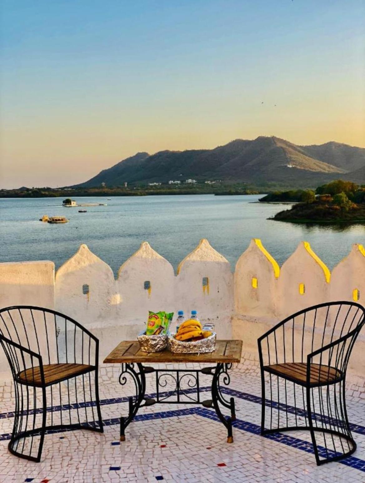 Vallabhgarh A Lake Facing Balcony Udaipur Luaran gambar