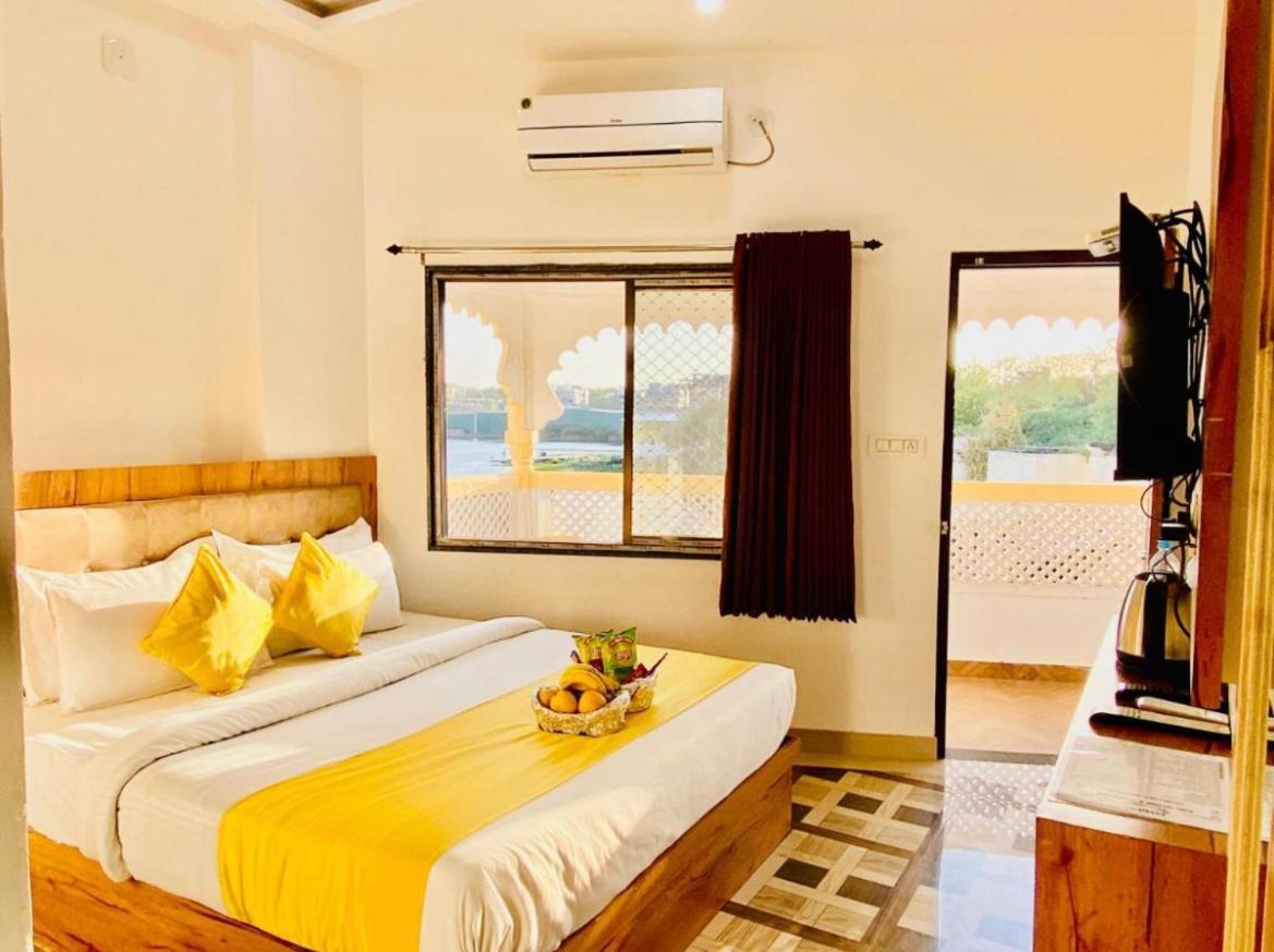 Vallabhgarh A Lake Facing Balcony Udaipur Luaran gambar